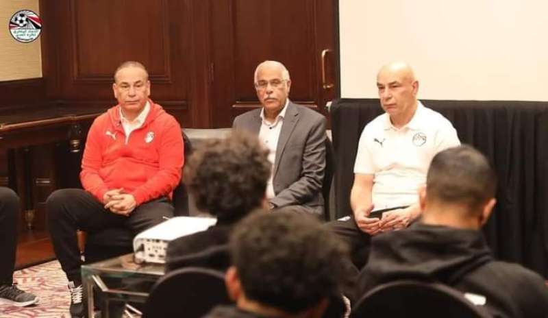حسام حسن يعقد أول جلسة مع اللاعبين في معسكر المنتخب