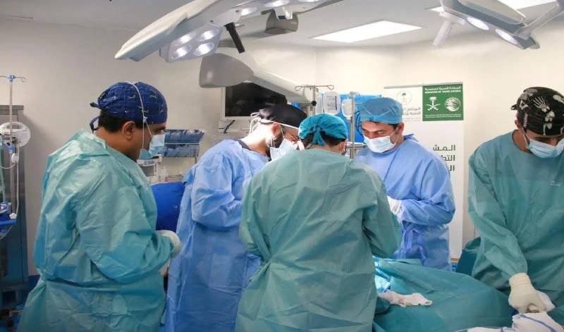 مركز الملك سلمان للإغاثة ينفذ مشاريع طبية لجراحة القلب والقسطرة ولجراحة العظام واستبدال المفاصل وللغسيل الكلوي في محافظات اليمن