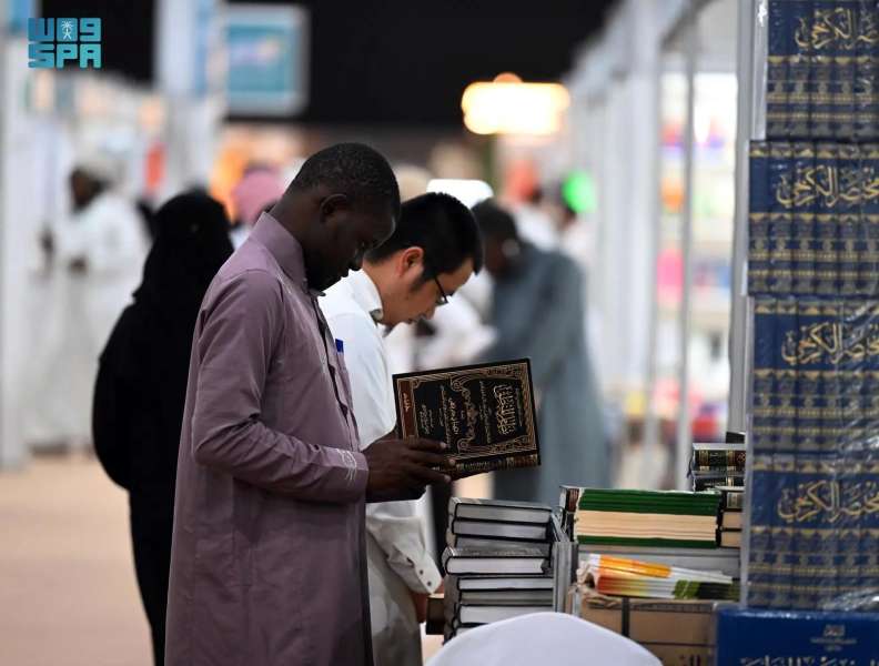 معرض الكتاب الدولي بالمدينة المنورة يواصل فعالياته بمشاركة أكثر من 160 دار نشر سعودية وعربية ودولية