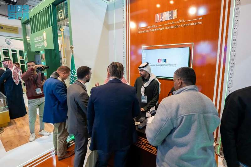 إقبال جماهيري كبير على جناح هيئة ”النشر والأدب والترجمة” السعودية بمعرض القاهرة الدولي للكتاب