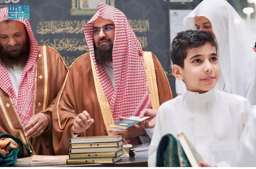 أكثر من 100 مركز توعوي إثرائي في جنبات المسجد الحرام تضم مصاحف مترجمة باللغات العالمية وكتيبات إرشادية للحجاج