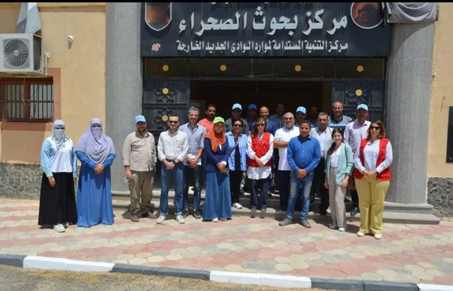 بحوث الصحراء يستقبل وفد الوكالة الأسبانية وايكاردا لتفقد مشروع الزراعة المبتكرة بالوادي الجديد