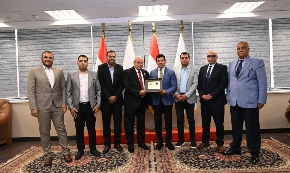 حفاظا على استقرار النادي... وزير الشباب والرياضة يجتمع بمجلس إدارة نادي النصر الرياضي