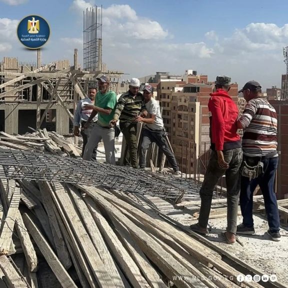 وزيرة التنمية المحلية تحيل مسؤولين بالمحلة للنيابة وتبدأ إزالة ٢٧ عمارة مخالفة