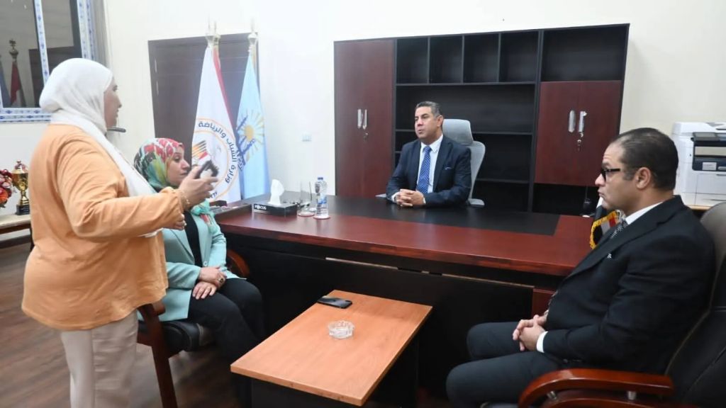 ترحيب العاملين بمديرية الشباب والرياضة بالقاهرة ب محمود فوزي