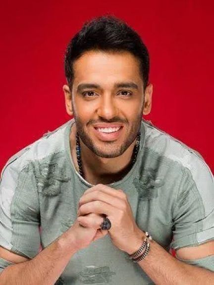 فنانون صنعوا مجدهم بالاصرار والعمل