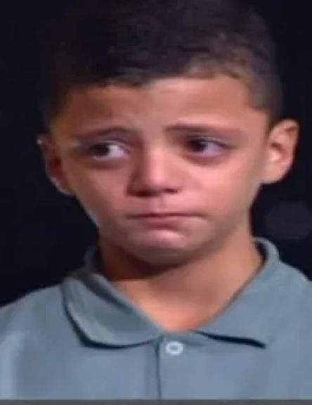 بكاء المتسابق عبد الله عبد الموجود في برنامج دوله التلاوه بعد تصويت لجنه المسابقه بالاغلبيه لمنافسه