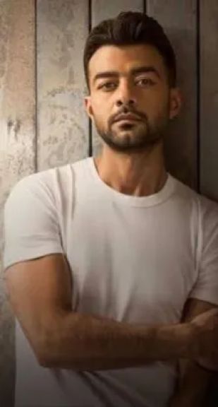 فنانون صنعوا مجدهم بالاصرار والعمل