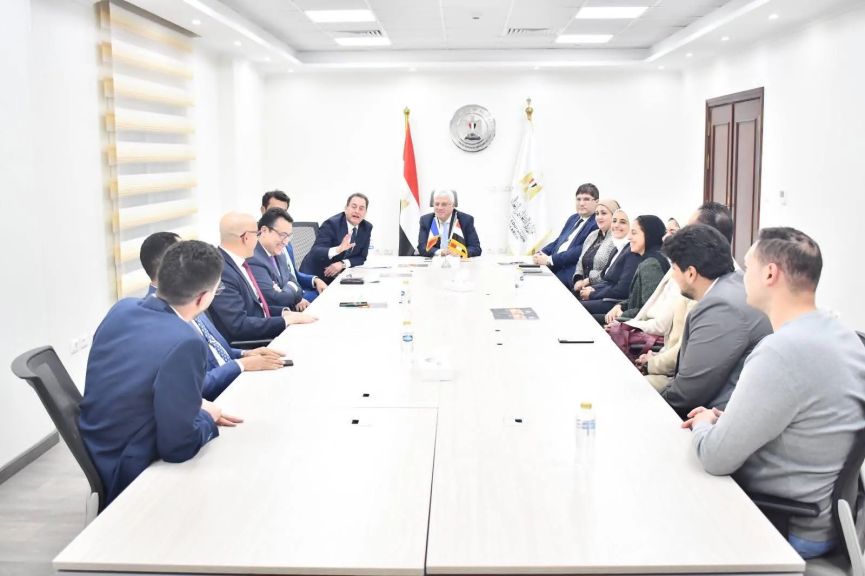 وزير التعليم العالي يلتقي الدفعة الأولى من طلاب منح الدكتوراه المشتركة مع فرنسا بحضور السفير الفرنسي بالقاهرة