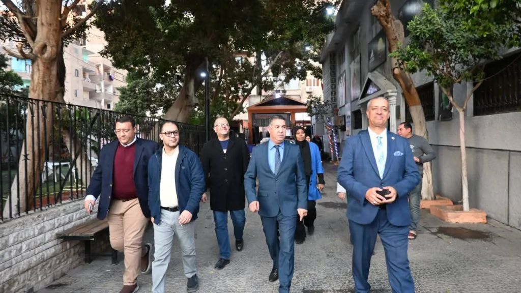 استكمالًا للجولات الميدانية.. مدير مديرية الشباب والرياضة بالقاهرة يتفقد مركز شباب عين شمس