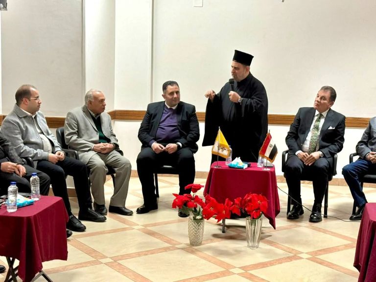 اللواء حاتم باشات يزور كنيسة العائلة المقدسة بالزيتون للتهنئة بعيد الميلاد المجيد.