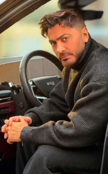 تامر حسني يكشف جانباً مؤلماً من طفولته ومعاناته من التنمر