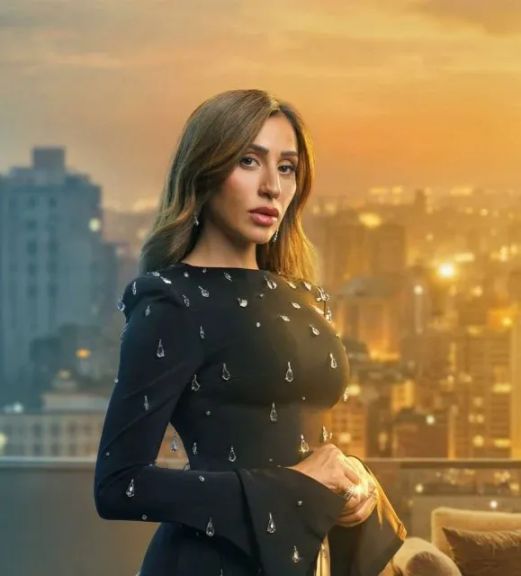 دينا الشربيني توضح موقفها من العمل مجددًا مع كريم محمود عبد العزيز
