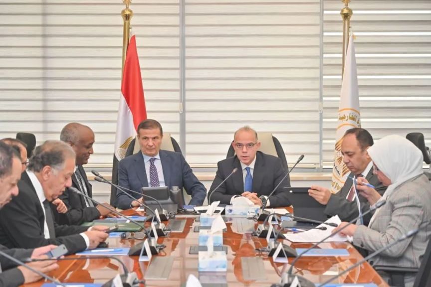وزيرا الاستثمار والتجارة الخارجية والزراعة يعقدان اجتماعًا لبحث اليات  تعزيز التواج  الاستثماري والتجاري المصري في أفريقيا