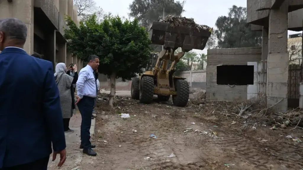 تحرك عاجل لإزالة المخلفات بمركز شباب زينهم.. جهود حكومية لتحسين البيئة وتطوير الخدمات الشبابية بالقاهرة
