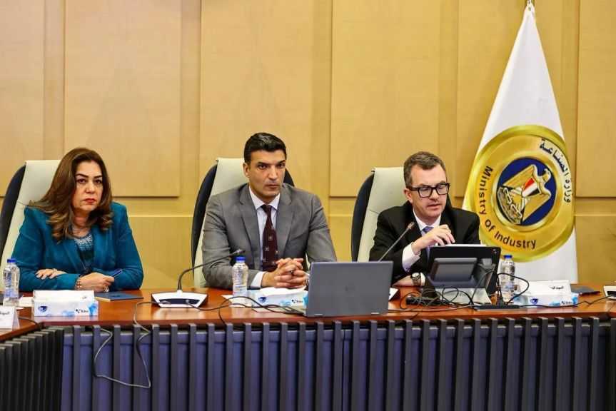 وزراء الصناعة والتنمية المحلية والبيئة والزراعة والتخطيط يبحثون خطة تنفيذ مشروع القرى المنتجة