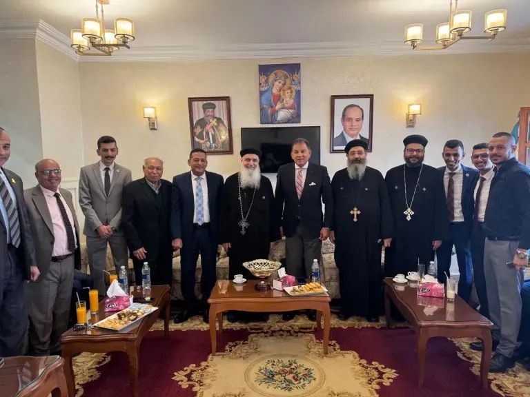 حزب الجبهة الوطنية بالزيتون يتقدم بوفد رسمي لتهنئة الأقباط بعيد القيامة المجيد بقيادة اللواء حاتم باشات