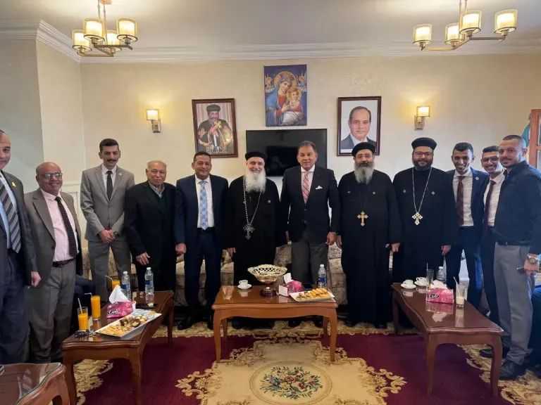 حزب الجبهة الوطنية بالزيتون يتقدم بوفد رسمي لتهنئة الأقباط بعيد القيامة المجيد بقيادة اللواء حاتم باشات