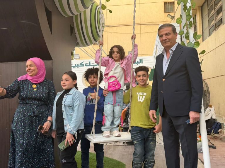 وزير الزراعة يتفقد معرض زهور الربيع ويشيد بالإقبال الجماهيري الكثيف: التوسع في إنتاج زهور الزينة مصدر حيوي للعملة الصعبة