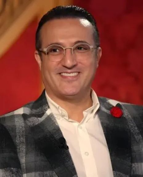 مذيعين صنعوا مجدهم بالاصرار والعمل من خلال برامجهم الناجحه