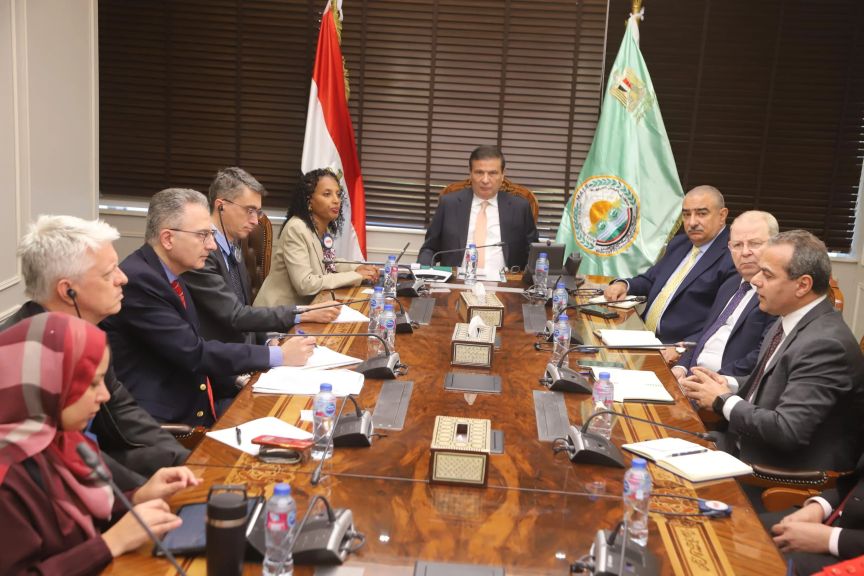 وزير الزراعة يلتقي المديرة الإقليمية للبنك الدولي لبحث تعزيز التعاون الاستراتيجي ومبادرات الأمن الغذائي والمياه