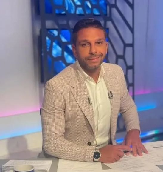 نجم النادي الاهلي ومنتخب مصر السابق محمد فاروق يحتفل اليوم الثلاثاء بعيد ميلاده ال 48  رحله بدأت من النادي الاهلي وانتهت أمام الكاميرات